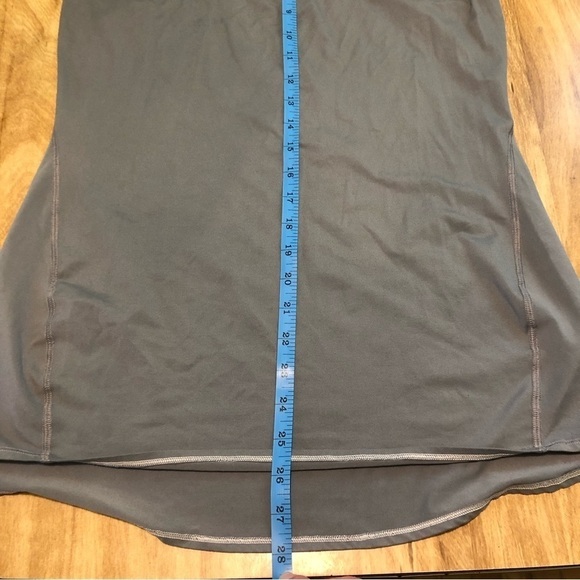 Athleta Grey Racerback Tank Top Shirt Womens Size Medium Yoga Gym Running - Picture 6 of 7